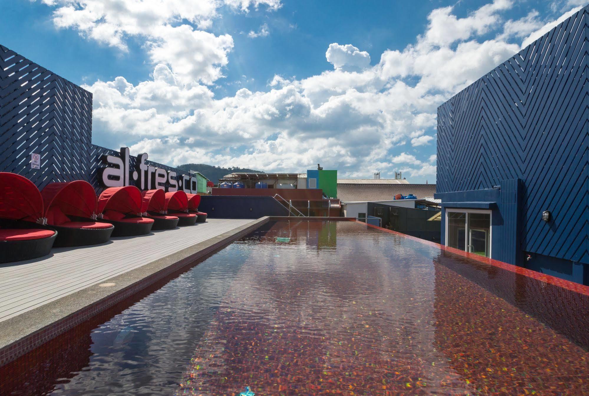 Alfresco Phuket Hotel Patong Екстериор снимка