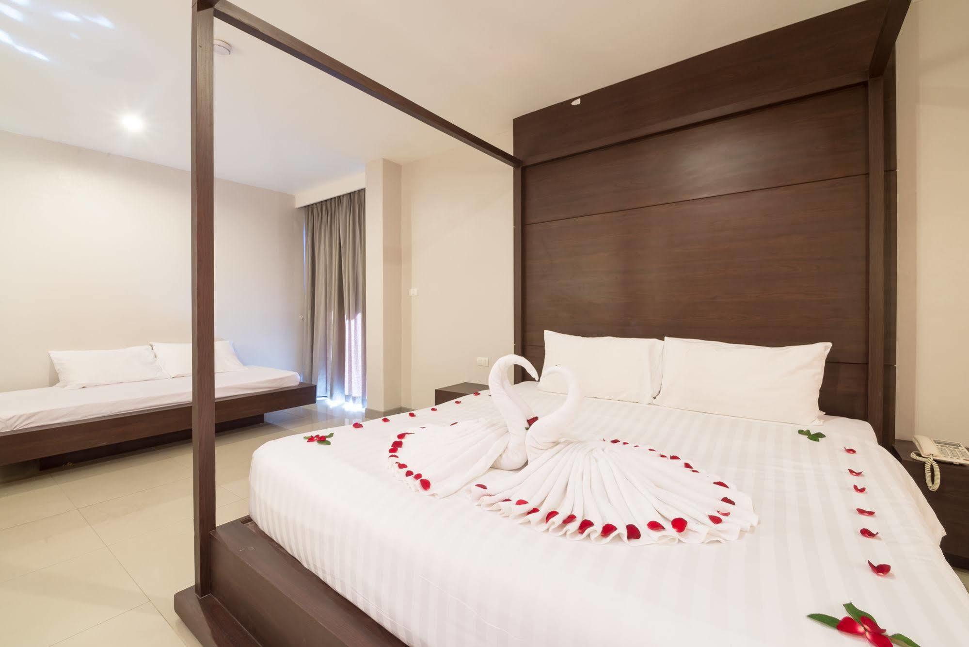 Alfresco Phuket Hotel Patong Екстериор снимка