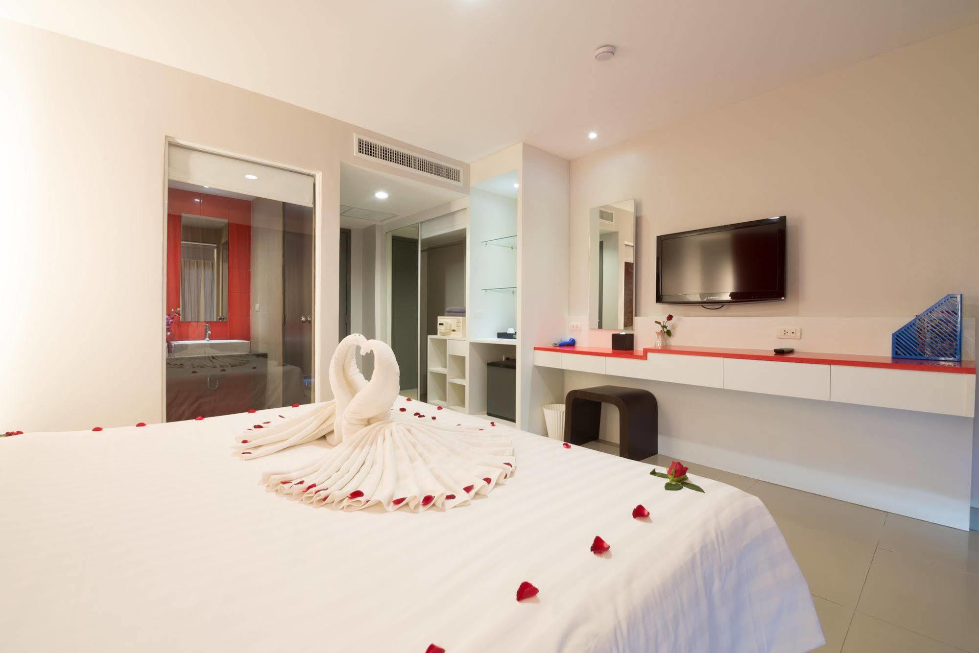 Alfresco Phuket Hotel Patong Екстериор снимка