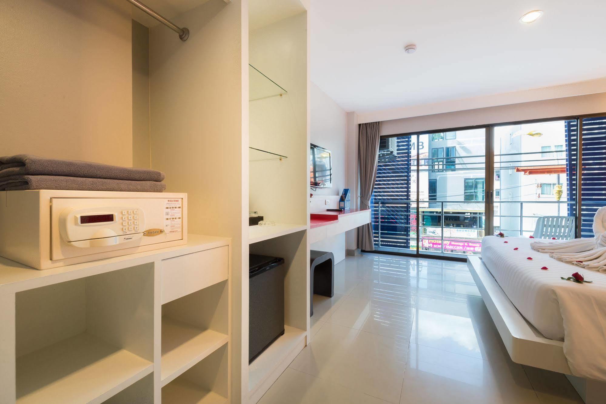 Alfresco Phuket Hotel Patong Екстериор снимка