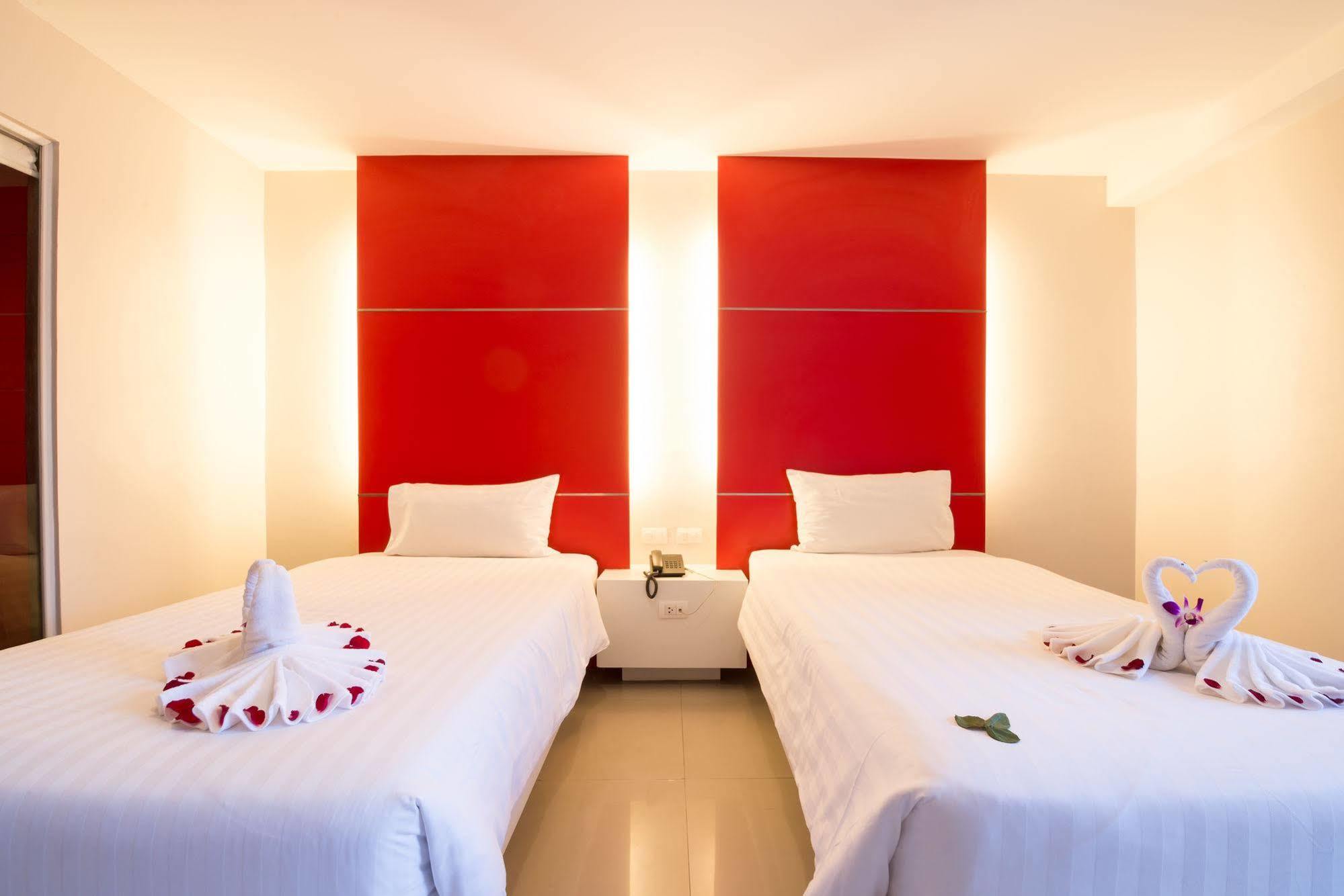 Alfresco Phuket Hotel Patong Екстериор снимка