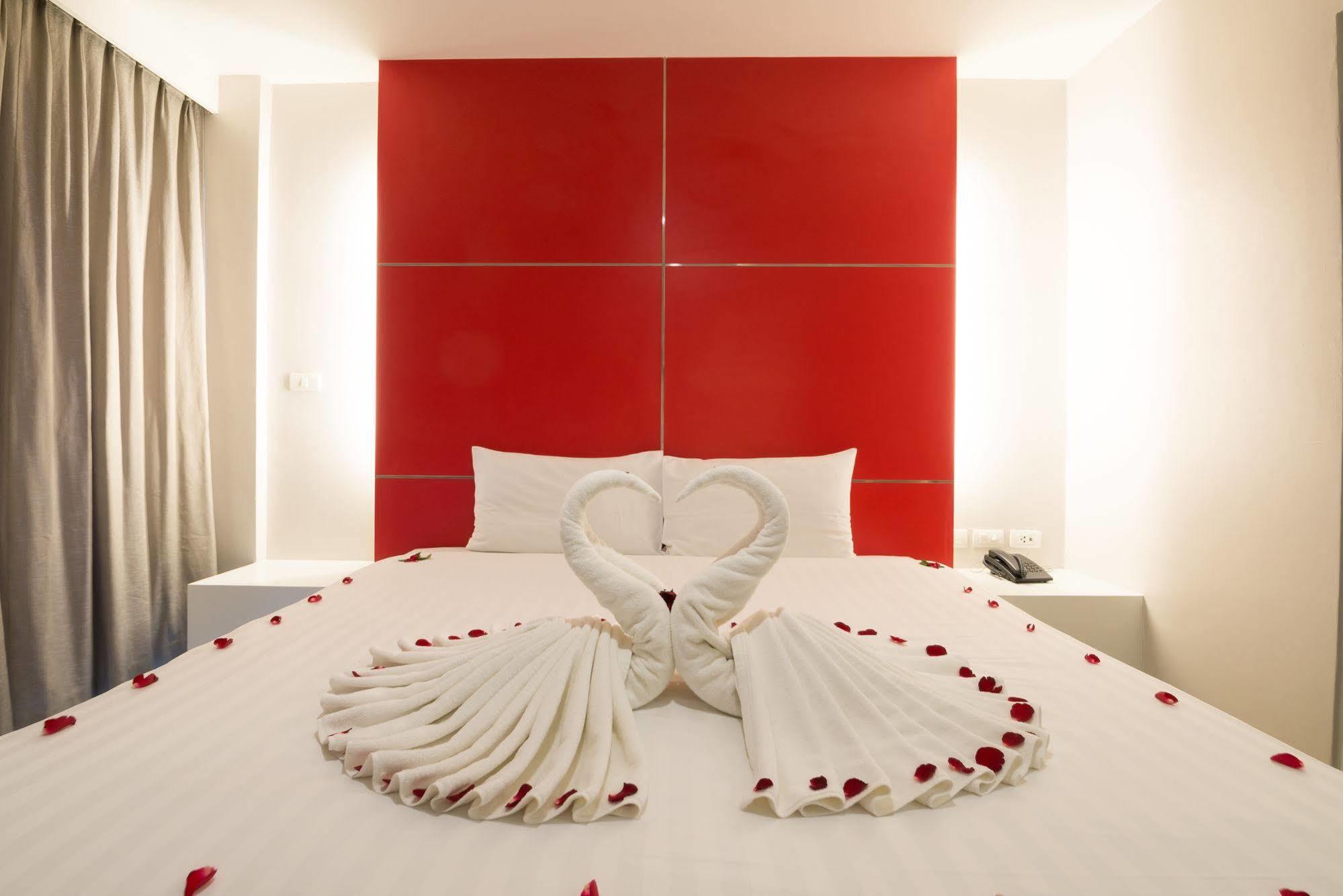 Alfresco Phuket Hotel Patong Екстериор снимка